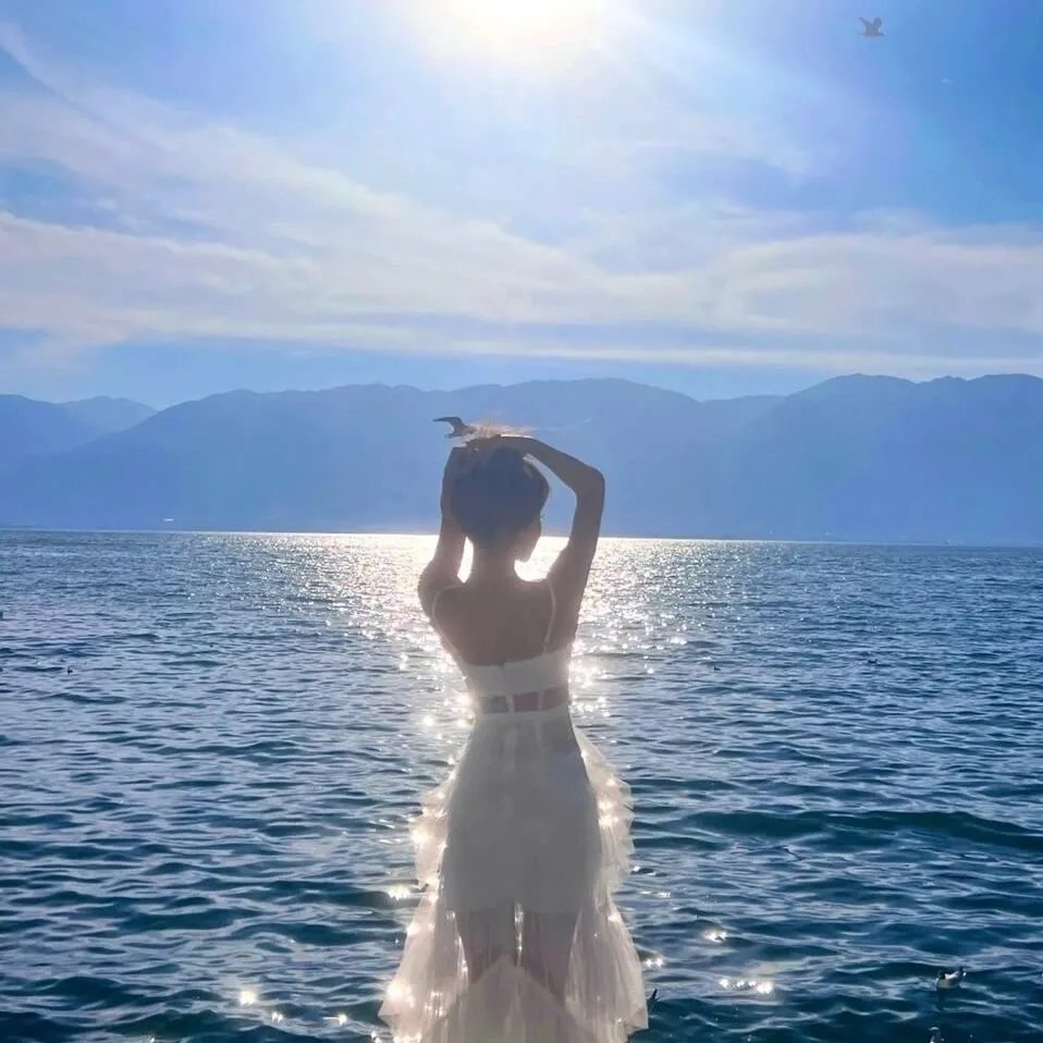25号盒子海报